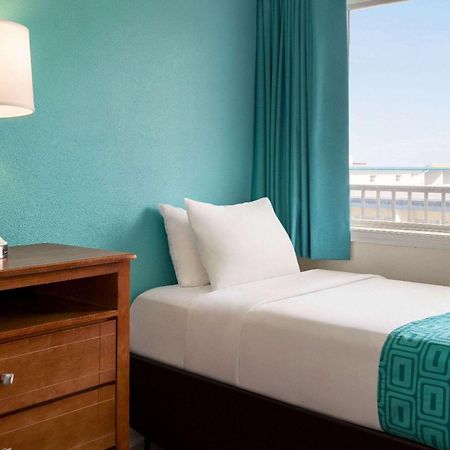 Howard Johnson By Wyndham Ocean City Oceanfront Exterior photo