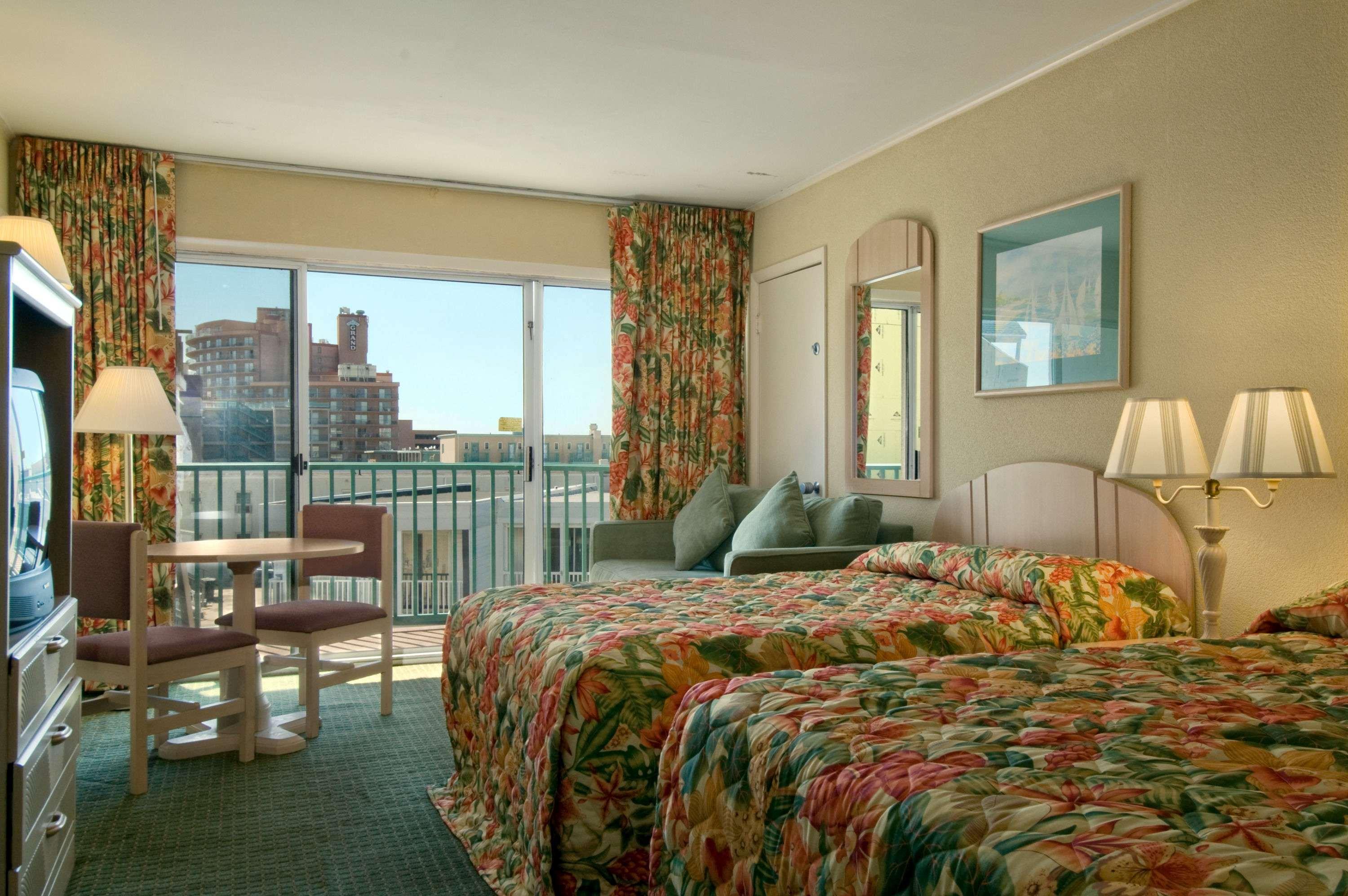 Howard Johnson By Wyndham Ocean City Oceanfront Exterior photo
