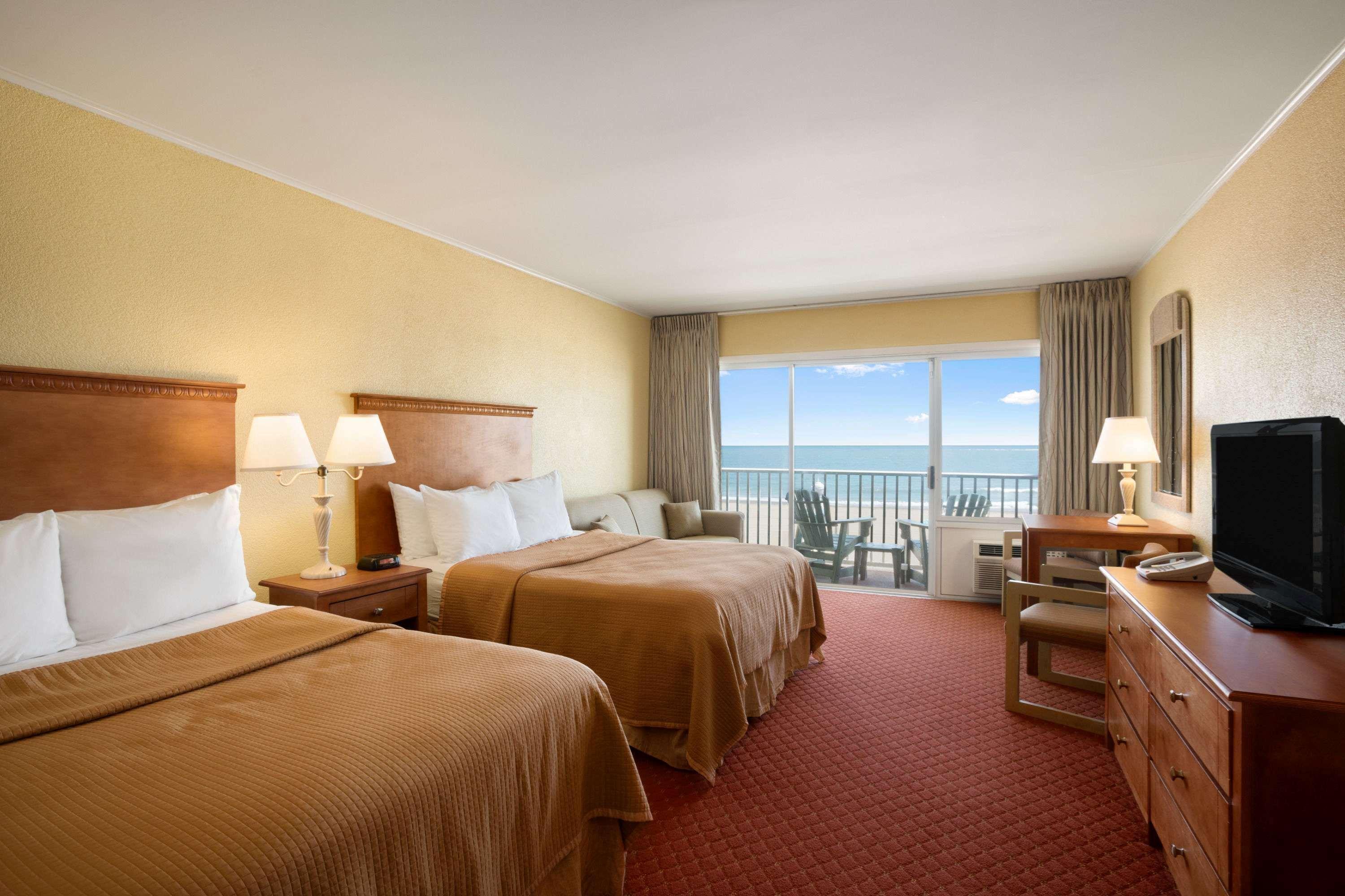 Howard Johnson By Wyndham Ocean City Oceanfront Exterior photo