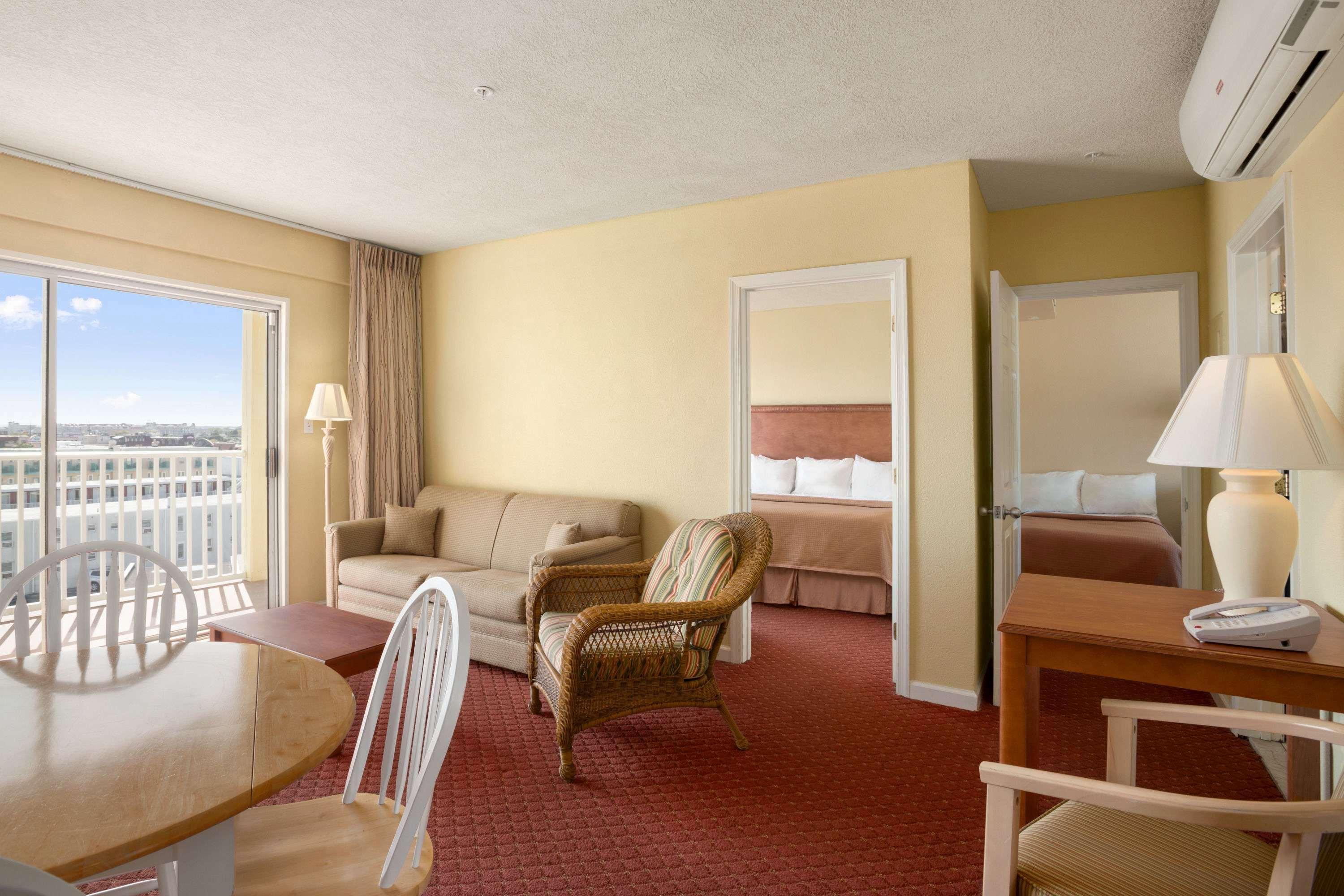 Howard Johnson By Wyndham Ocean City Oceanfront Exterior photo