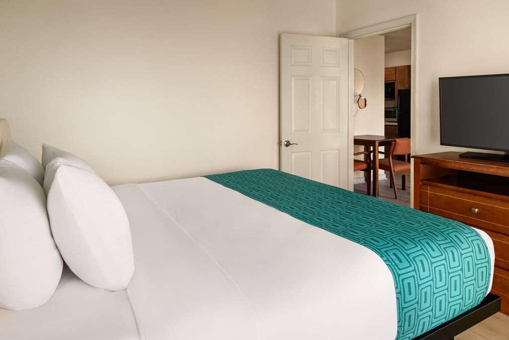 Howard Johnson By Wyndham Ocean City Oceanfront Room photo