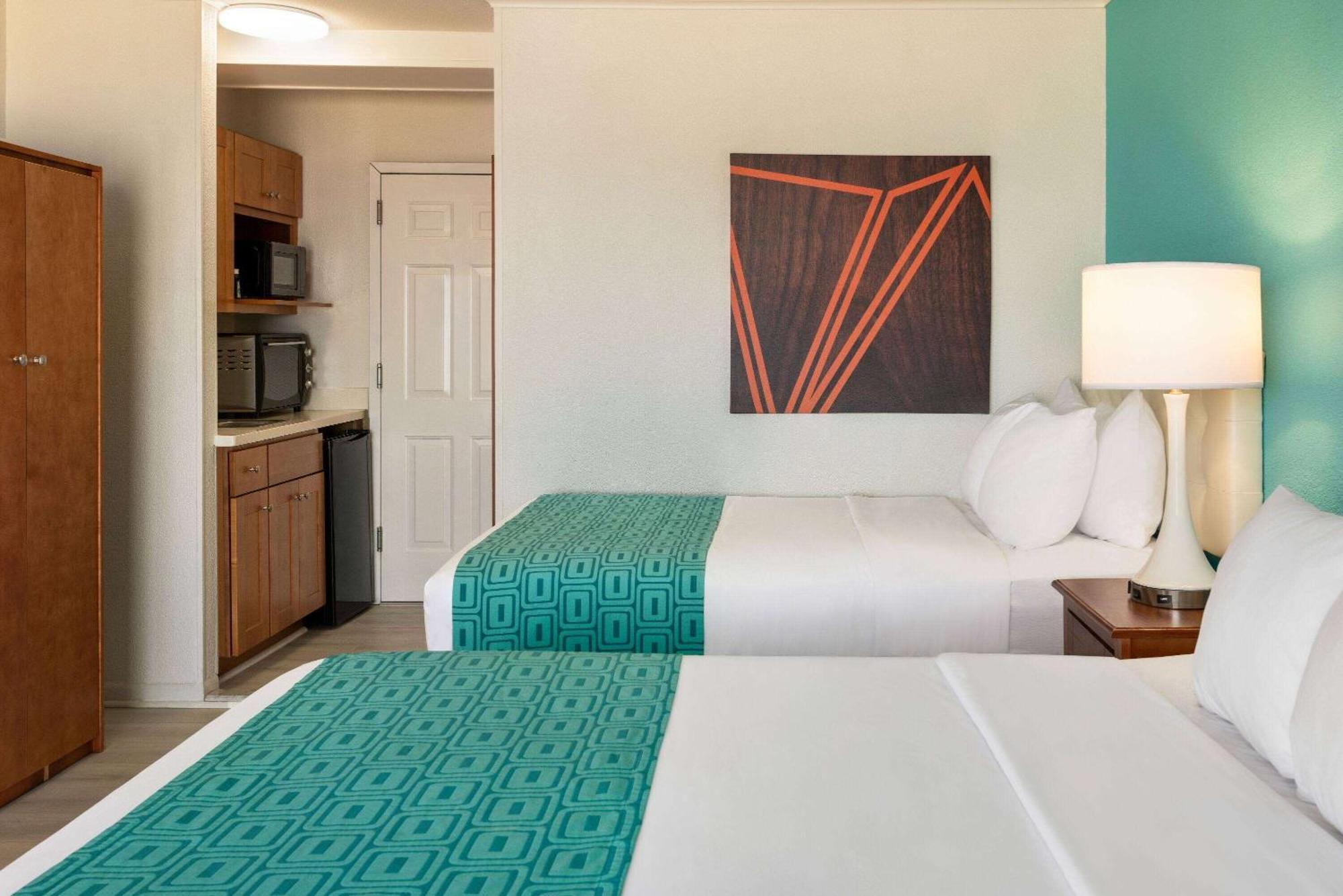 Howard Johnson By Wyndham Ocean City Oceanfront Exterior photo