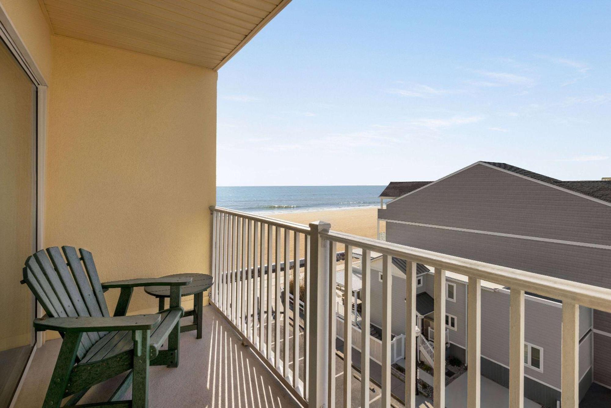 Howard Johnson By Wyndham Ocean City Oceanfront Exterior photo