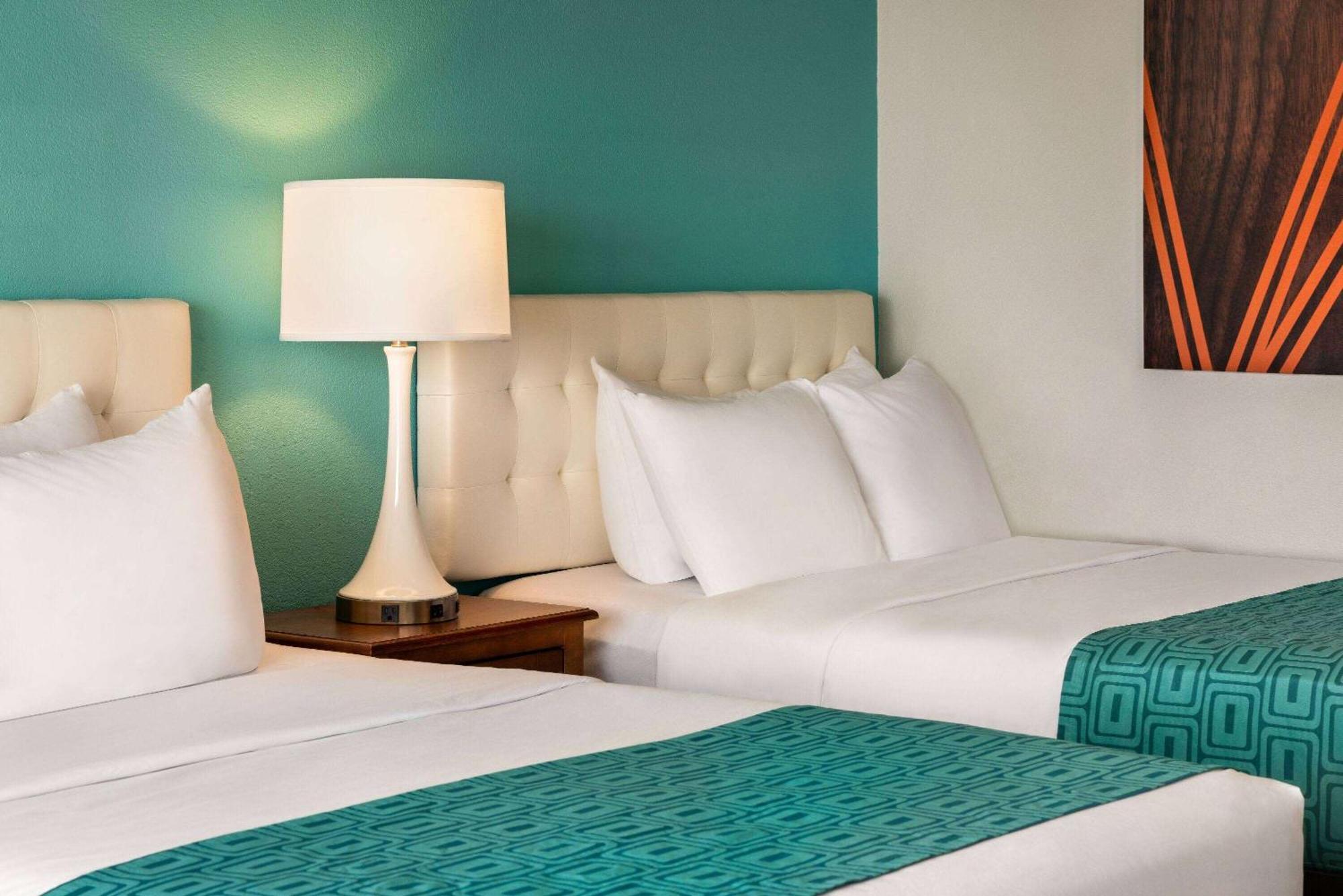 Howard Johnson By Wyndham Ocean City Oceanfront Exterior photo