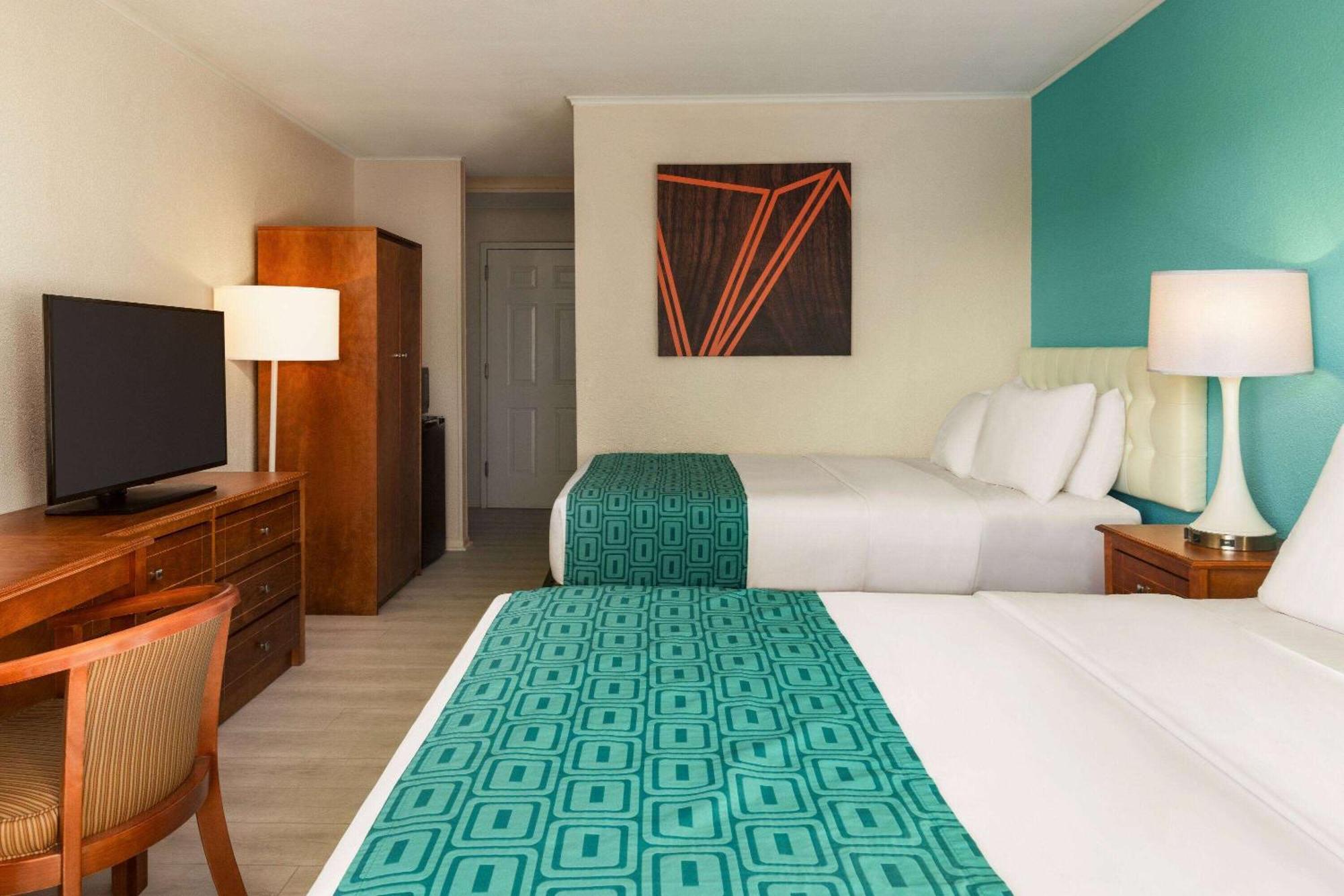 Howard Johnson By Wyndham Ocean City Oceanfront Exterior photo
