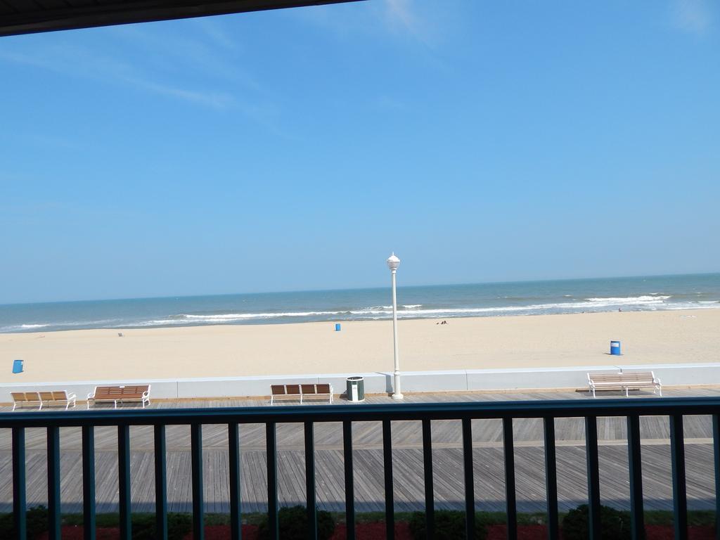 Howard Johnson By Wyndham Ocean City Oceanfront Exterior photo